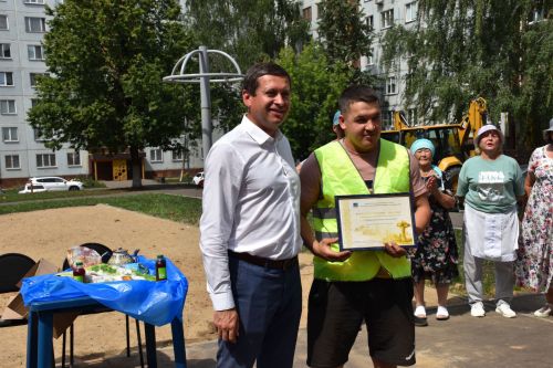 Төзекләндерүчеләрне пылау белән сыйладылар - ФОТОЛАР