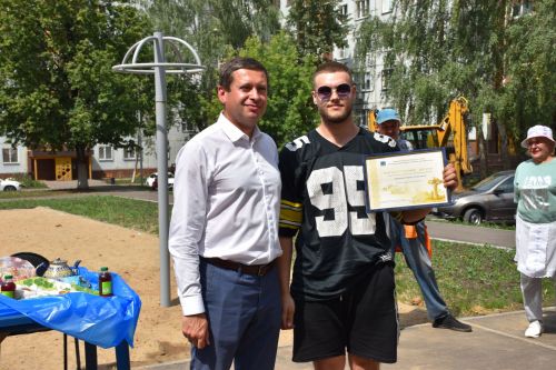 Төзекләндерүчеләрне пылау белән сыйладылар - ФОТОЛАР