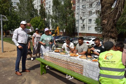 Төзекләндерүчеләрне пылау белән сыйладылар - ФОТОЛАР