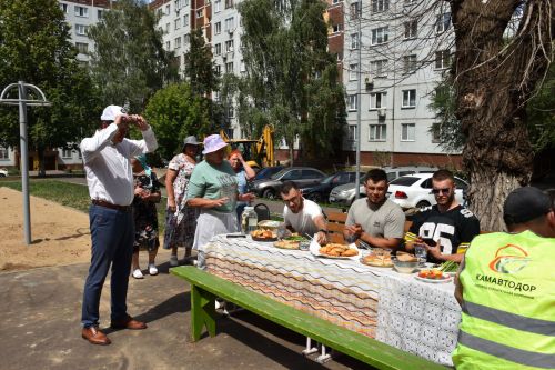 Төзекләндерүчеләрне пылау белән сыйладылар - ФОТОЛАР
