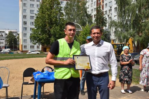 Төзекләндерүчеләрне пылау белән сыйладылар - ФОТОЛАР