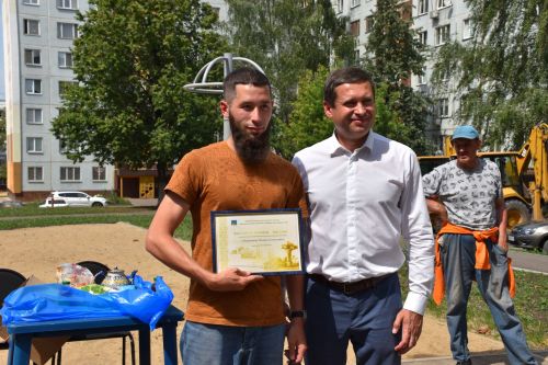 Төзекләндерүчеләрне пылау белән сыйладылар - ФОТОЛАР