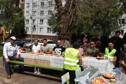 Төзекләндерүчеләрне пылау белән сыйладылар - ФОТОЛАР