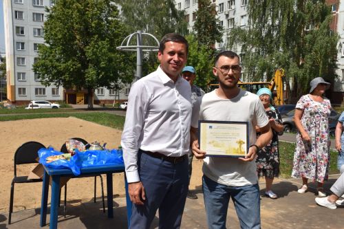 Төзекләндерүчеләрне пылау белән сыйладылар - ФОТОЛАР