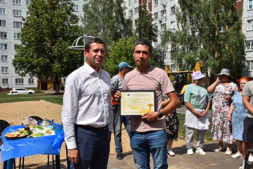 Төзекләндерүчеләрне пылау белән сыйладылар - ФОТОЛАР