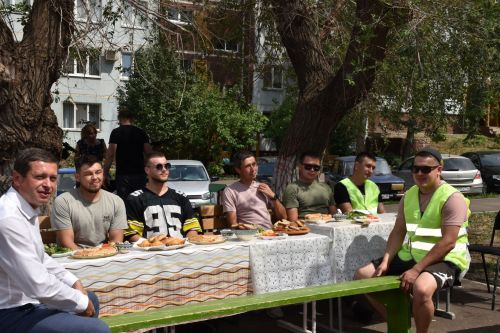 Төзекләндерүчеләрне пылау белән сыйладылар - ФОТОЛАР