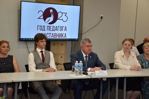 БДИны 100баллга тапшырган укучыларга - акчалата бүләк     ФОТО