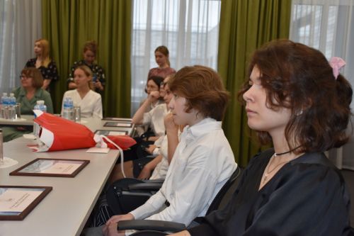 БДИны 100баллга тапшырган укучыларга - акчалата бүләк     ФОТО