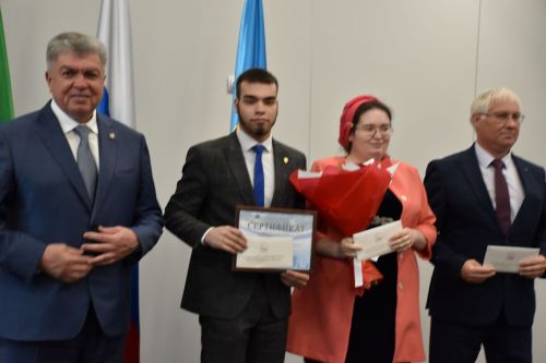 БДИны 100баллга тапшырган укучыларга - акчалата бүләк     ФОТО