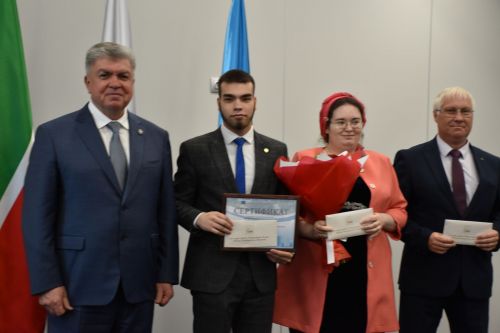 БДИны 100баллга тапшырган укучыларга - акчалата бүләк     ФОТО