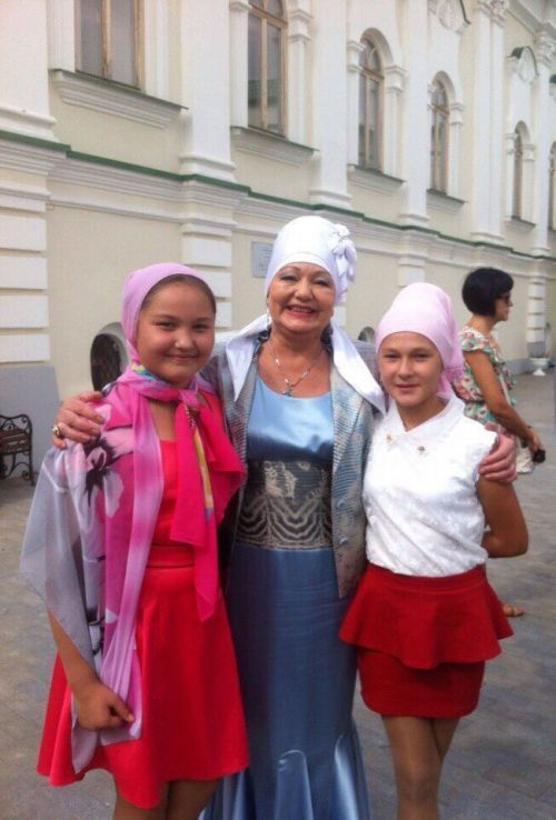 Хәния Фәрхине искә алып...