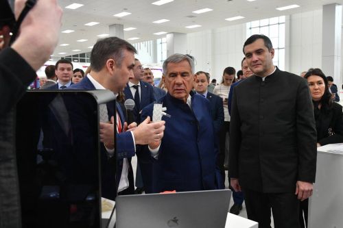 БСМПның баш табибы ТР Рәисенә заманча җиһаз күрсәтте