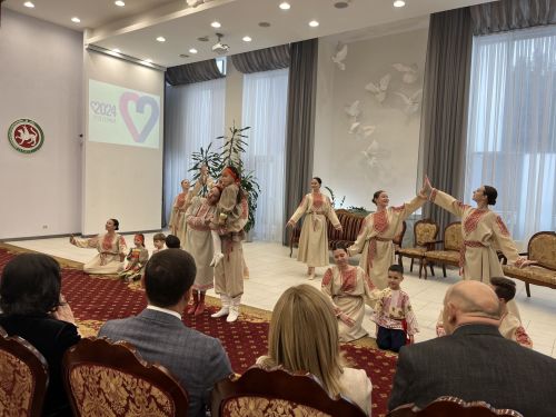 Чаллыда дүрт күпбалалы гаиләгә тантаналы шартларда сабыйлары туу турында таныклык тапшырылды