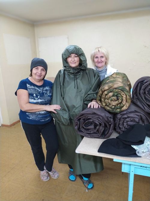 Чаллы волонтёрлары хәрбиләргә тепловизорлар күрми торган япмалар тегә
