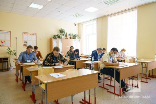 Чаллыда укучылар  гына түгел, җитәкчеләр дә имтихан тапшыра