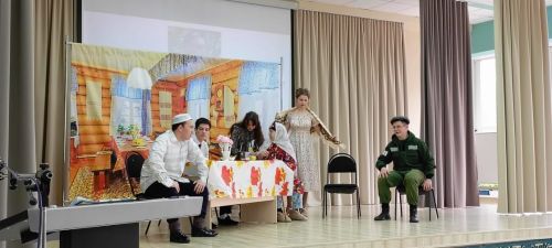 29 гимназиядә балалар спектакль куйды