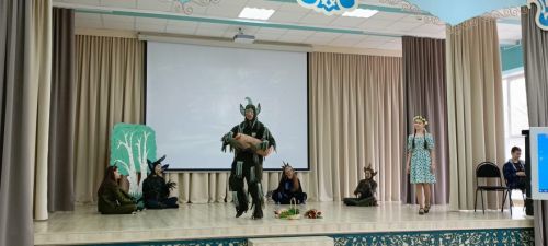29 гимназиядә балалар спектакль куйды