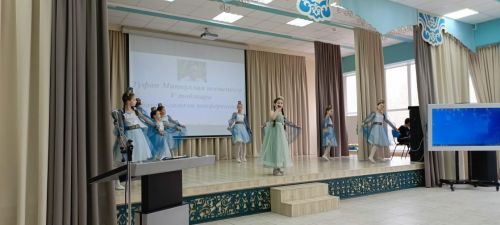 29 гимназиядә балалар спектакль куйды