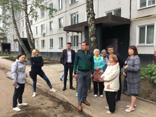 Район башлыгы ишегалларындагы ремонт барышын тикшерде