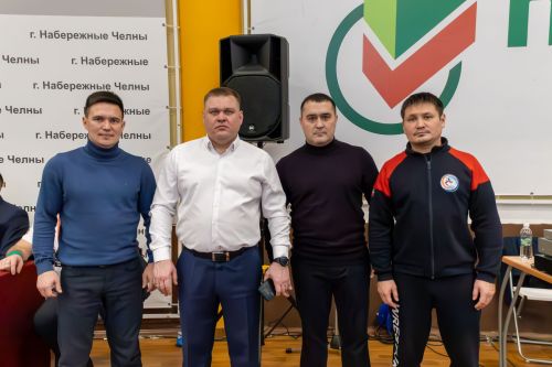 Чаллы көрәшчеләре елны җиңүдән башлады