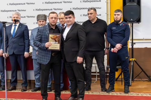 Чаллы көрәшчеләре елны җиңүдән башлады