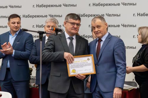Чаллы көрәшчеләре елны җиңүдән башлады