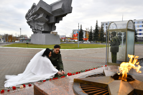 Чаллыда махсус хәрби операциядә катнашучы сөйгәне белән язылышты