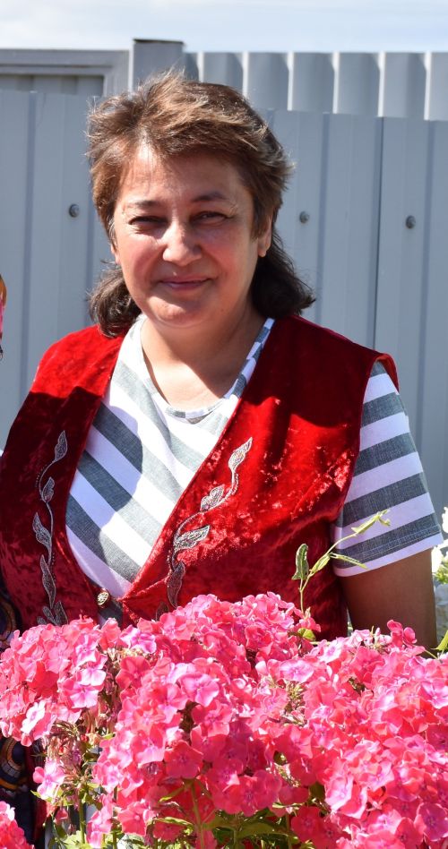 Чаллы ТОС рәисе йорт активистларына бүләк ясады