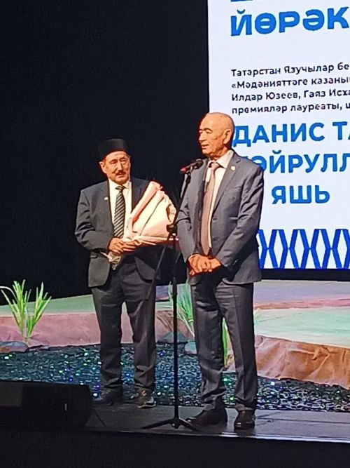 Данис Хәйруллин: «Шигърият – йөрәк тибешем»