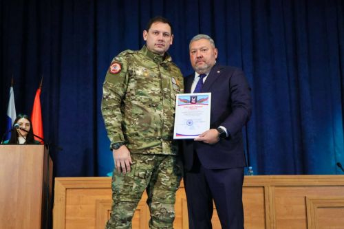 Махсус хәрби операциядәге егетләргә ярдәм иткән район башлыгын бүләкләделәр