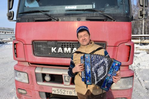 Танылган дальнобойщик–җырчы: «Миңа сәхнә кирәкми дә»