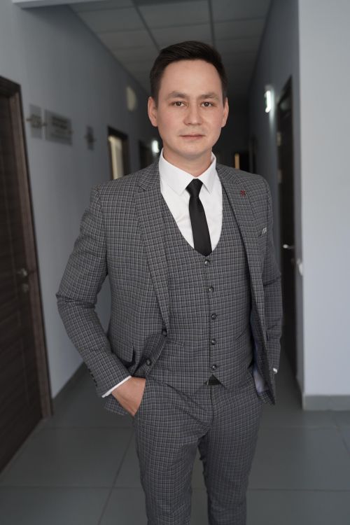 Актер Марсель Мөсәвиров Илһам Шакиров ролендә уйный