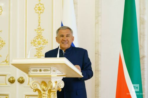 Татарстан Рәисе Россия Бәйсез профсоюзлар федерациясе башлыгы белән очрашты