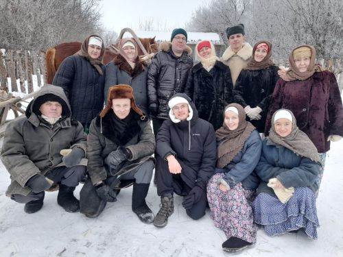 Театр артистлары фильмда төштеләр