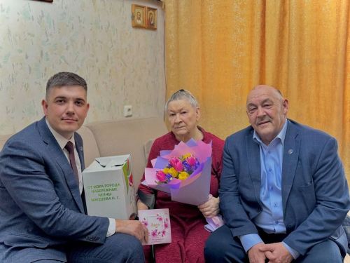 Чаллы гаиләләренә  – мэрдан бүләк