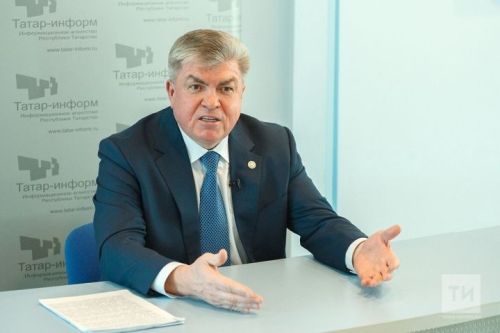 Чаллы мэры: «11 класс балаларын җитәкләп йөрерсезмени?»
