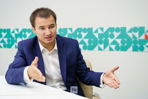 Ринат Садыйков «Алтын каләм» яшьләр журналистика фестивалендә катнашучылар белән очрашты