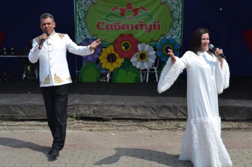 Автор-башкаручы Флүрә Талипова: «Гармунны сүтмичә самолетка утыртмадылар»