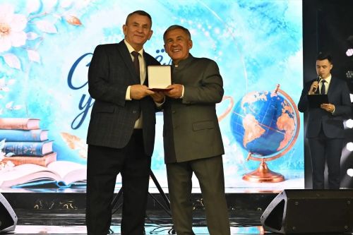 Рөстәм Миңнеханов Чаллы укытучыларын хөрмәтләде