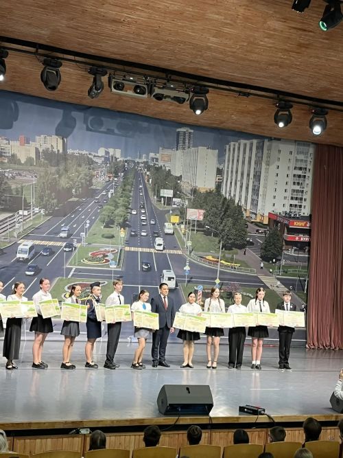 Укучыларга 25шәр мең сум акча тапшырдылар. ФОТОРЕПОРТАЖ