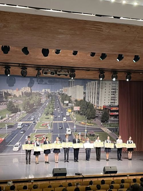 Укучыларга 25шәр мең сум акча тапшырдылар. ФОТОРЕПОРТАЖ