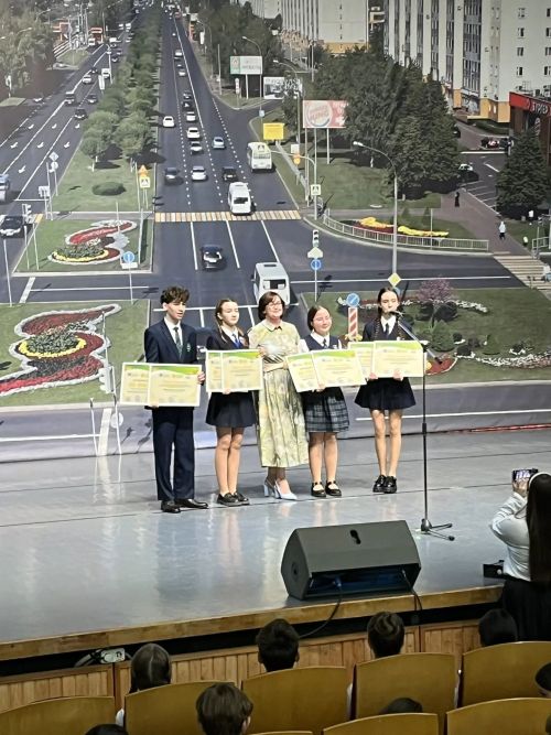 Укучыларга 25шәр мең сум акча тапшырдылар. ФОТОРЕПОРТАЖ