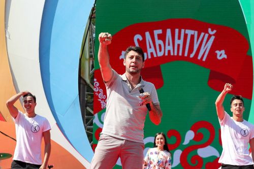 Әлфинә Әзһәмова Сабан туенда 500 мең сумга җырлый