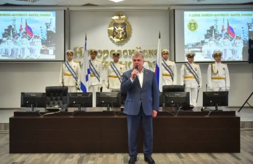 Чаллы мэры Наил Мәһдиев хәрби диңгез флоты көнендә «Яр Чаллы» ракета катеры экипажы белән очрашты