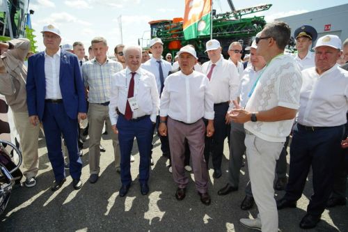 Миңнеханов һәм Зубов Казанда кулланучылар кооперациясе һәм «Агроидел» форумын ачты
