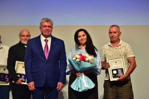 Чаллы мэры 11 гаиләне «Мәхәббәт һәм тугрылык өчен» медале белән бүләкләде
