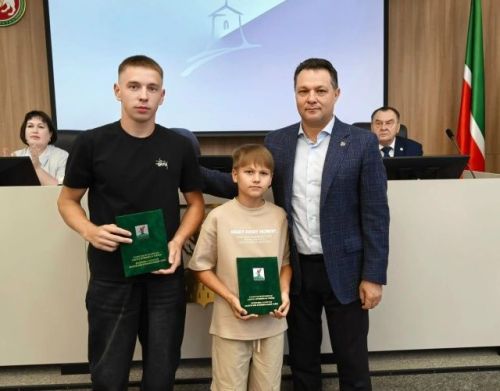Чаллы егете суга батып баручы кызны коткарды