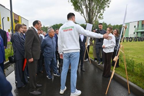 Рөстәм Миңнеханов «Следопыт» лагерында һәм шәхси мәктәптә булды