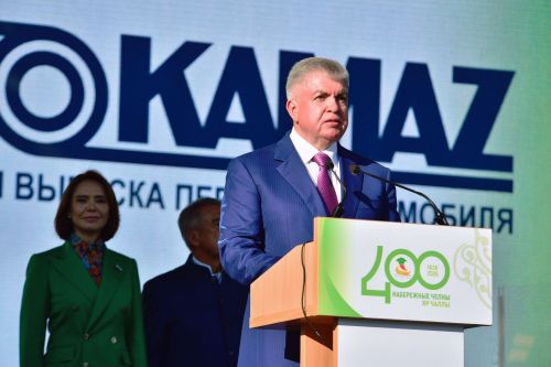 Чаллының юбилее: шәһәрдәшләрне Путин котлады, артистлар җырлар бүләк итте һәм салют