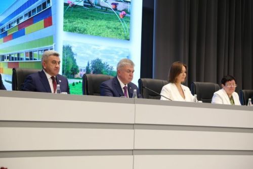 Татарстан Мәгариф министры укучыларны гаилә мәктәпләреннән дәүләт мәктәпләренә кайтарырга кушты
